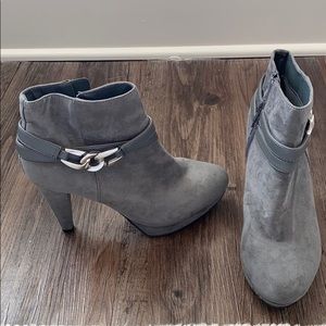 Boot with heel